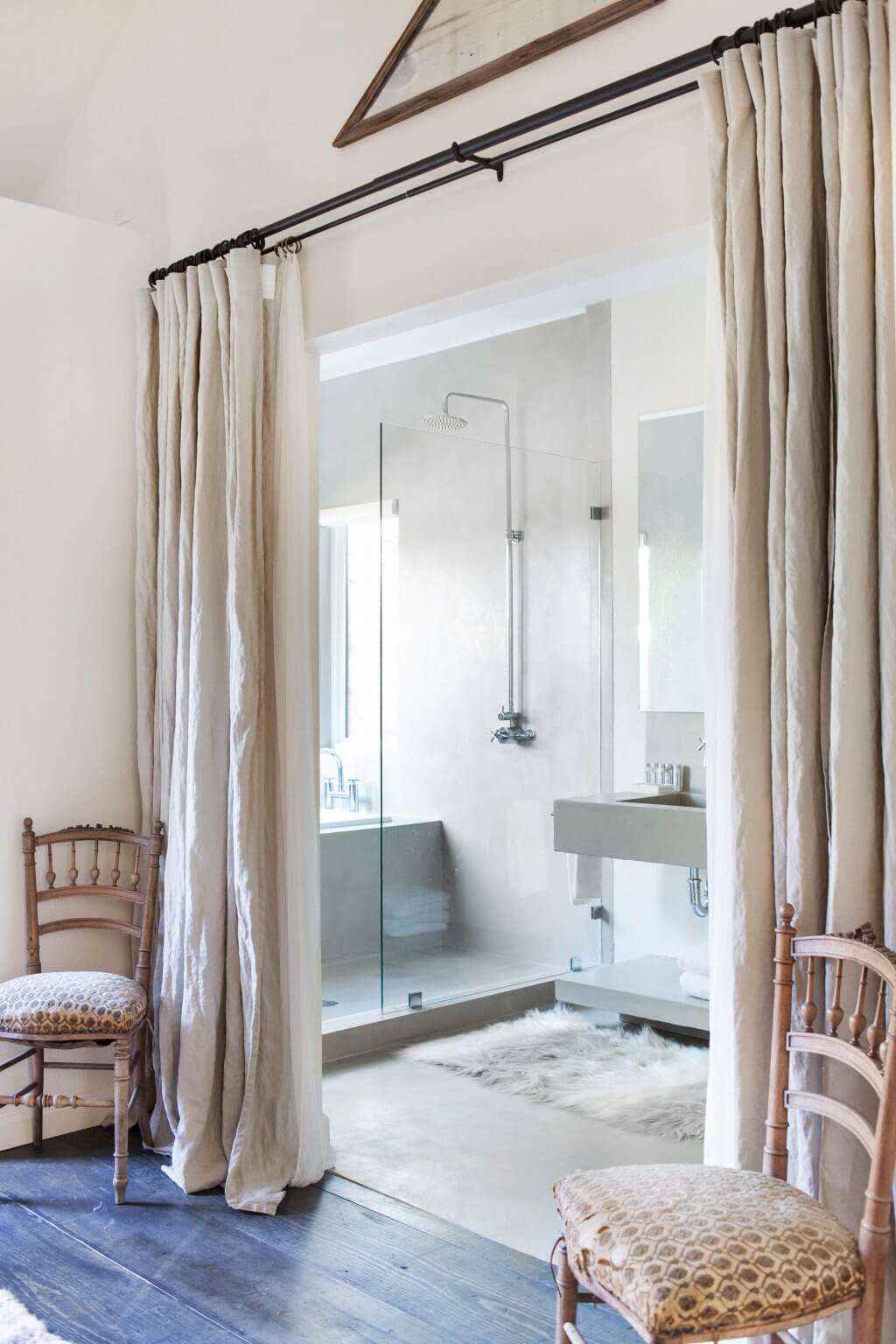 Bathroom-room-divider-with-curtains.jpg